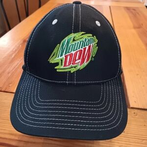 Mountain Dew Adult Flex hit hat, One size fits most, Black & Green Great cond.